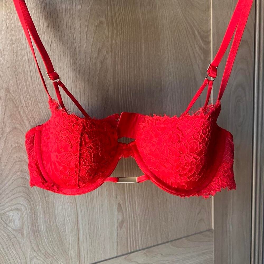 Red lace aerie underwire bra